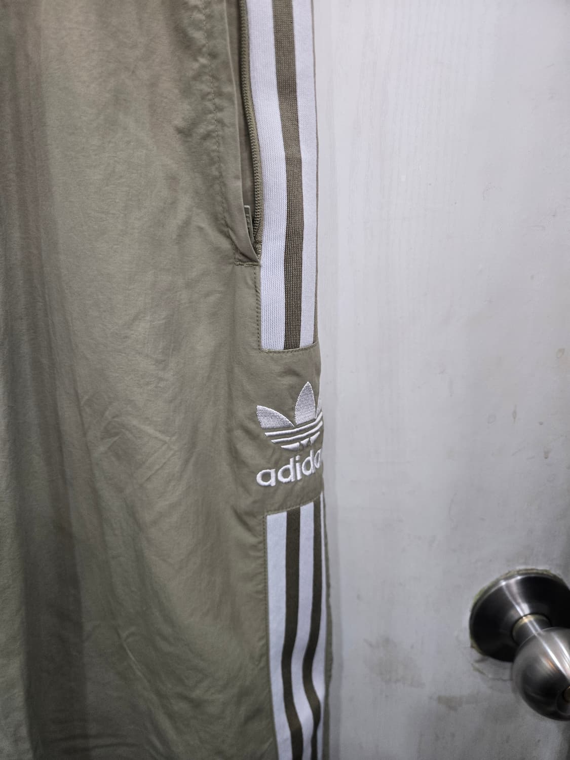 L,100 )) adidas 아디다스 조거팬츠 바지! 카키색상! 상품이미지2