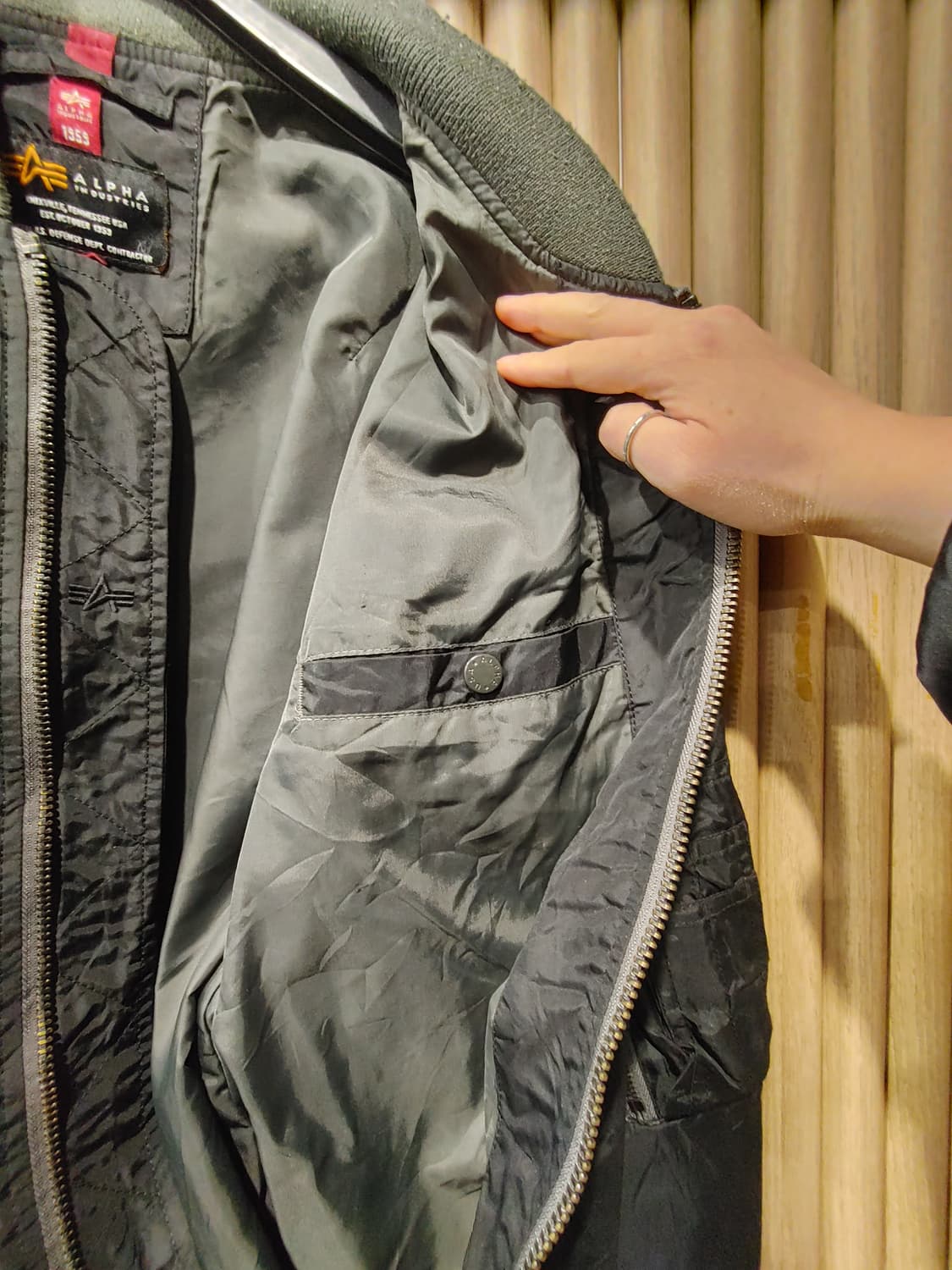 무배) 알파 인더스트리 나일론 봄버 자켓 - XL 상품이미지6