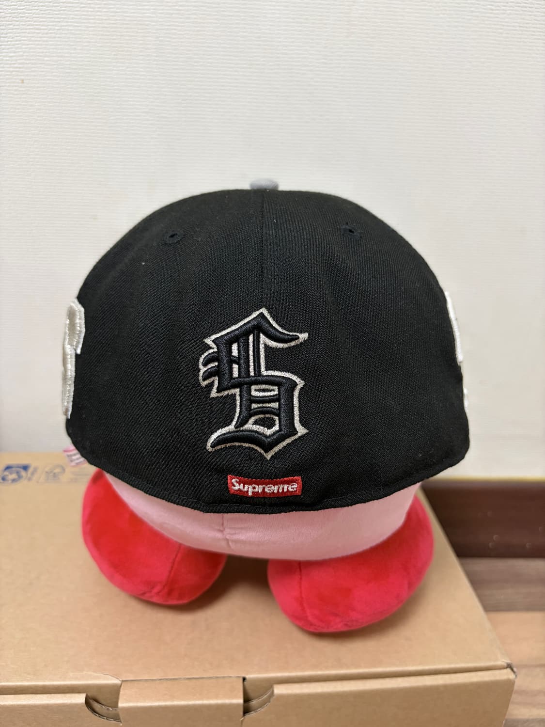슈프림 멀티 S 로고 뉴에라 블랙 - 25SS (60.6) 상품이미지3