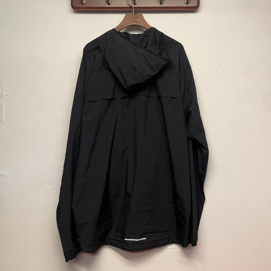 나이키 러닝 로고 블랙 바람막이 자켓   상품이미지4