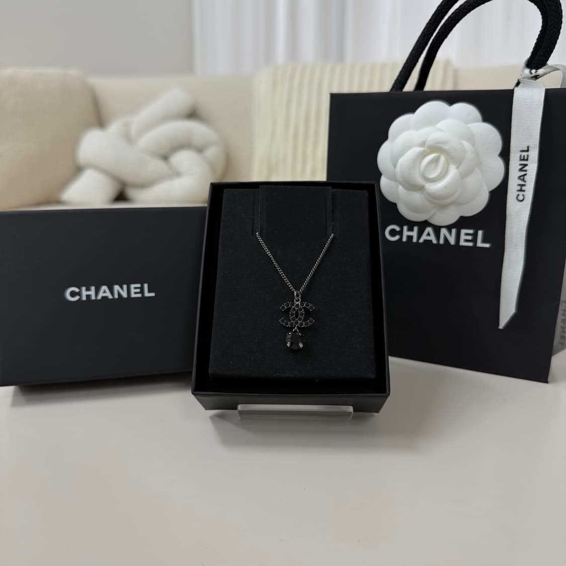 (당일출고) 샤넬 CC로고 블랙 팬던트 상품이미지1
