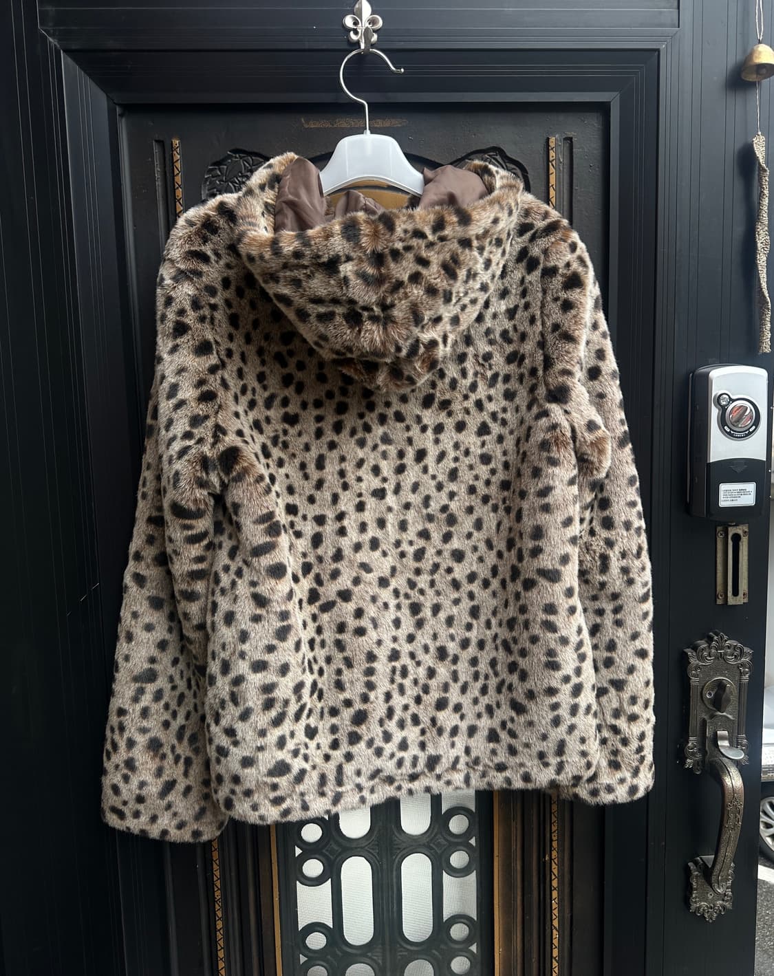 vour meme leopard fur hood jacket 상품이미지3