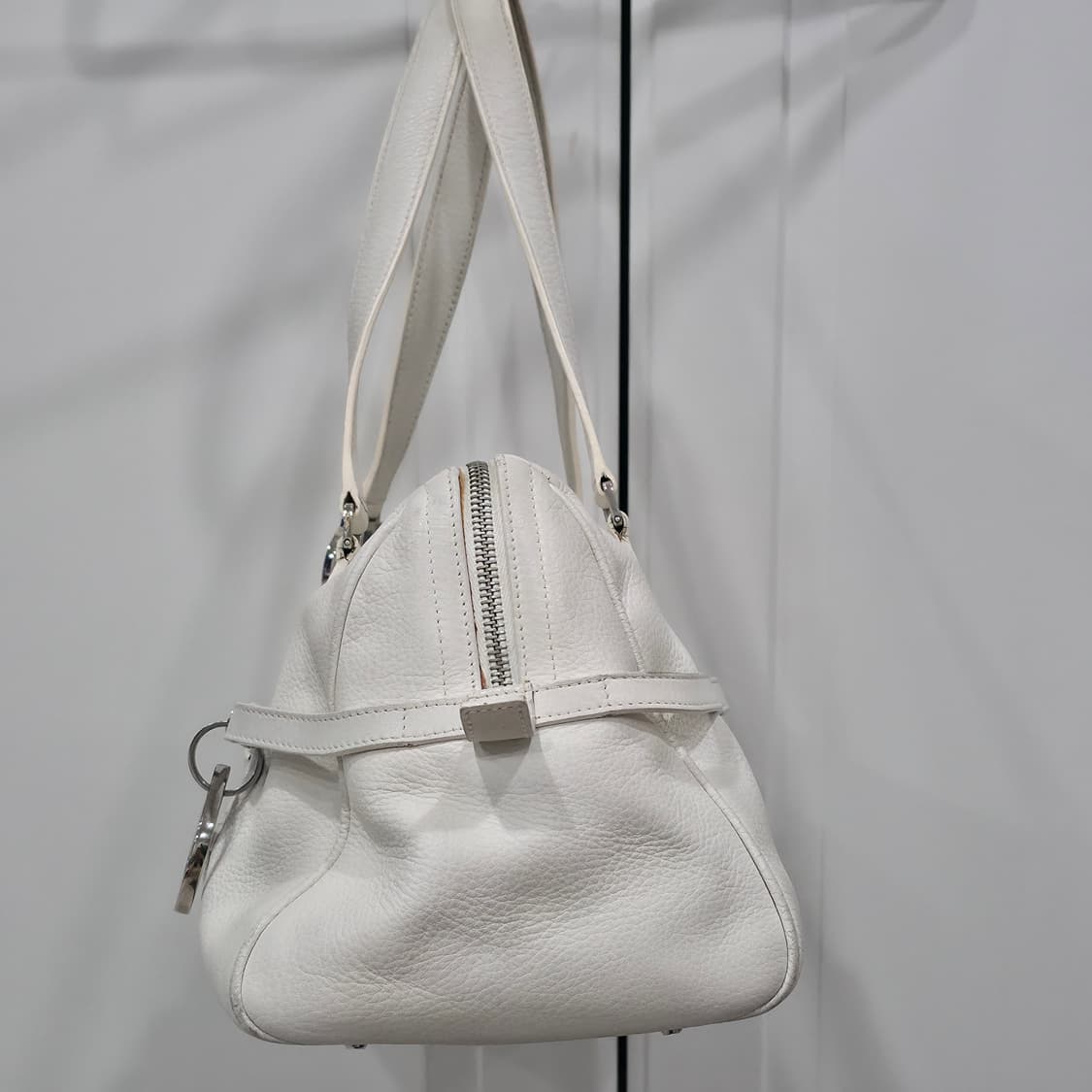 디올 dior 레터링 빅 D챰 화이트 바게트백 숄더백 토트백(y2k 감성 상품이미지6