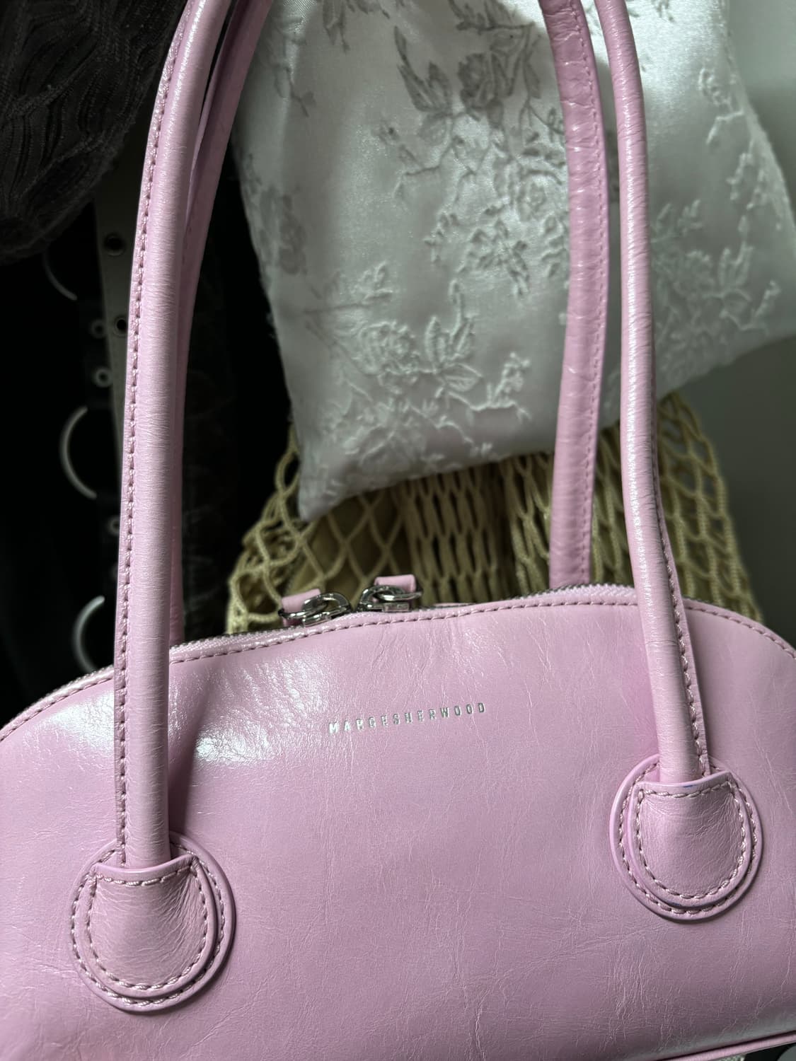 마지셔우드 베셋 숄더백 핑크 상품이미지5