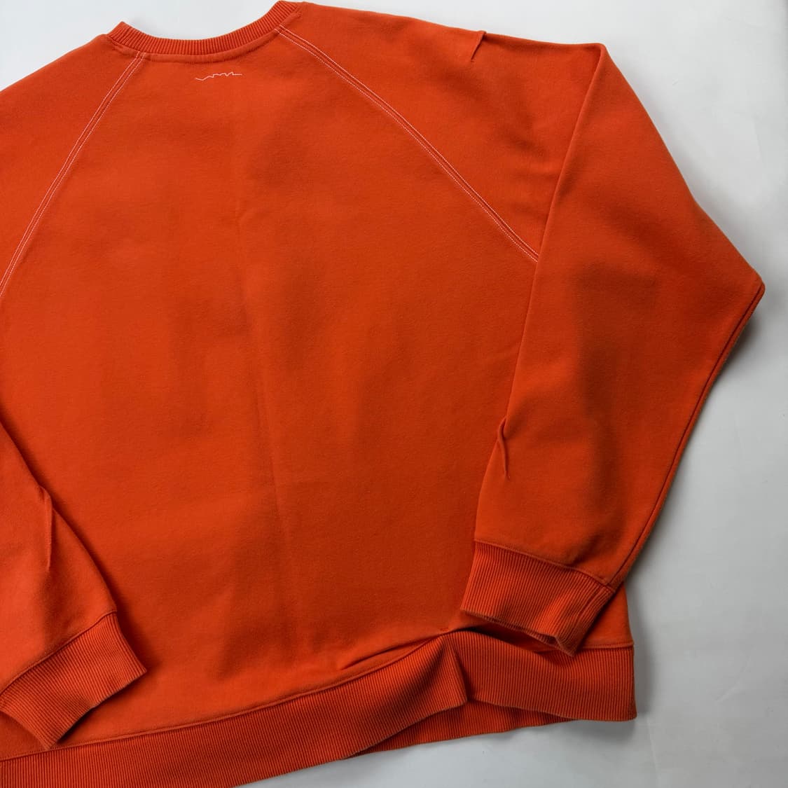 아더에러 2021 fw 언 누보 시스템 컬렉션 맨투맨 오렌지 A1 상품이미지9