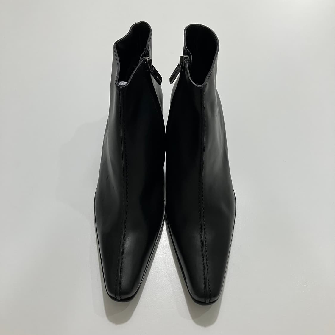 [새상품] Fendi 펜디 이태리 레더 앵클 부츠 블랙 상품이미지2