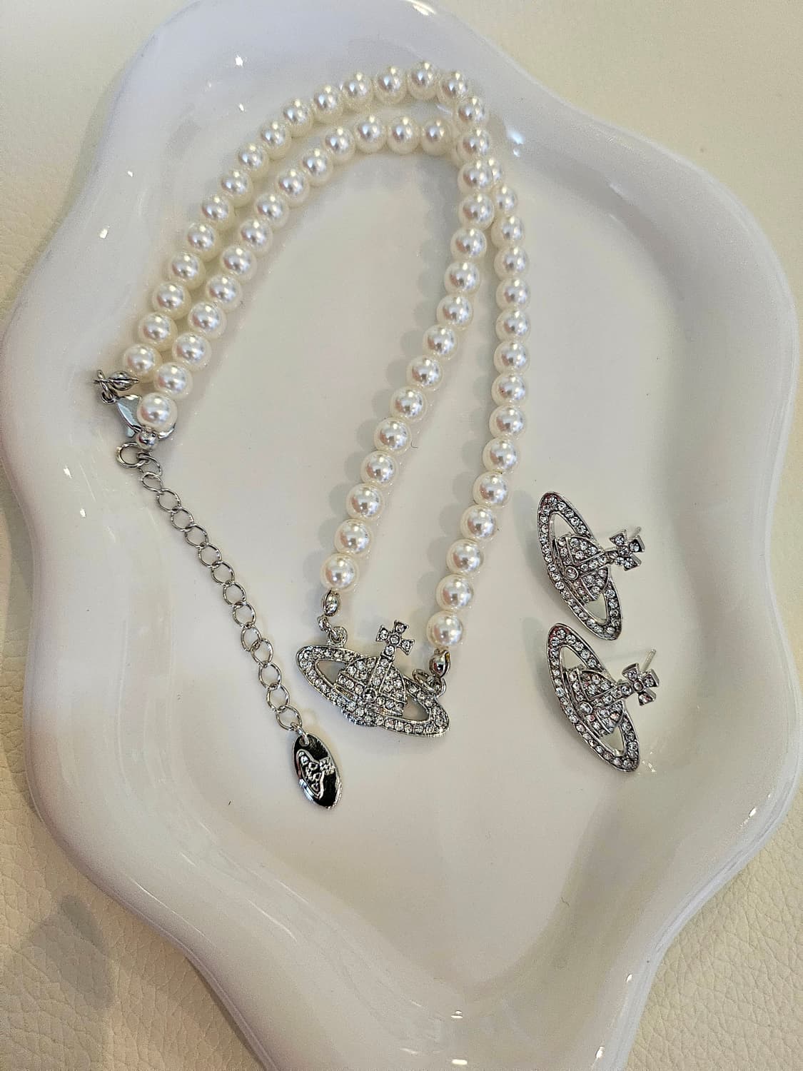 비비안웨스트우드 업사이클링 올큐빅 은장 진주 목걸이 상품이미지4