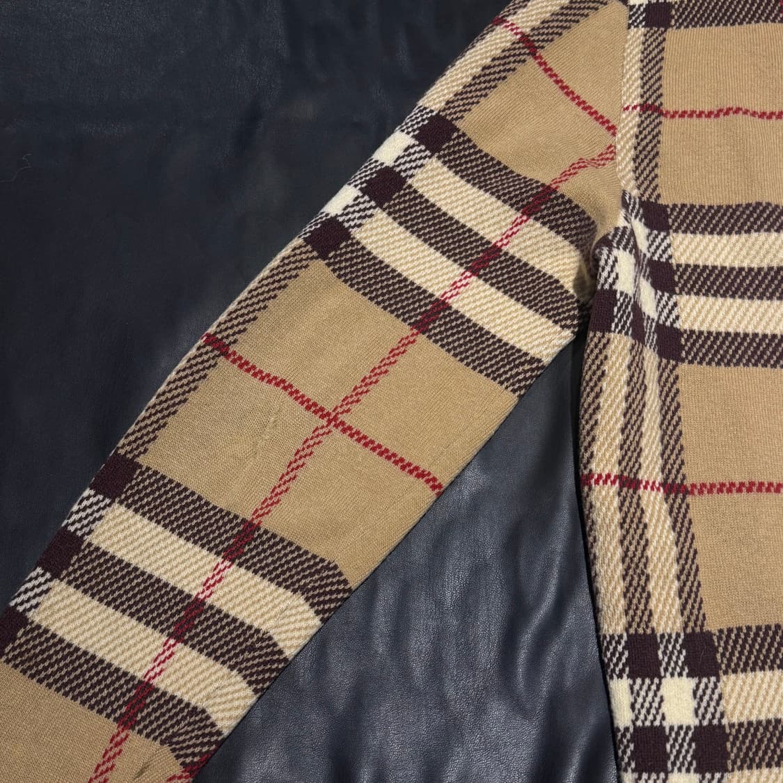 버버리 노바체크 브이넥 니트 상품이미지4