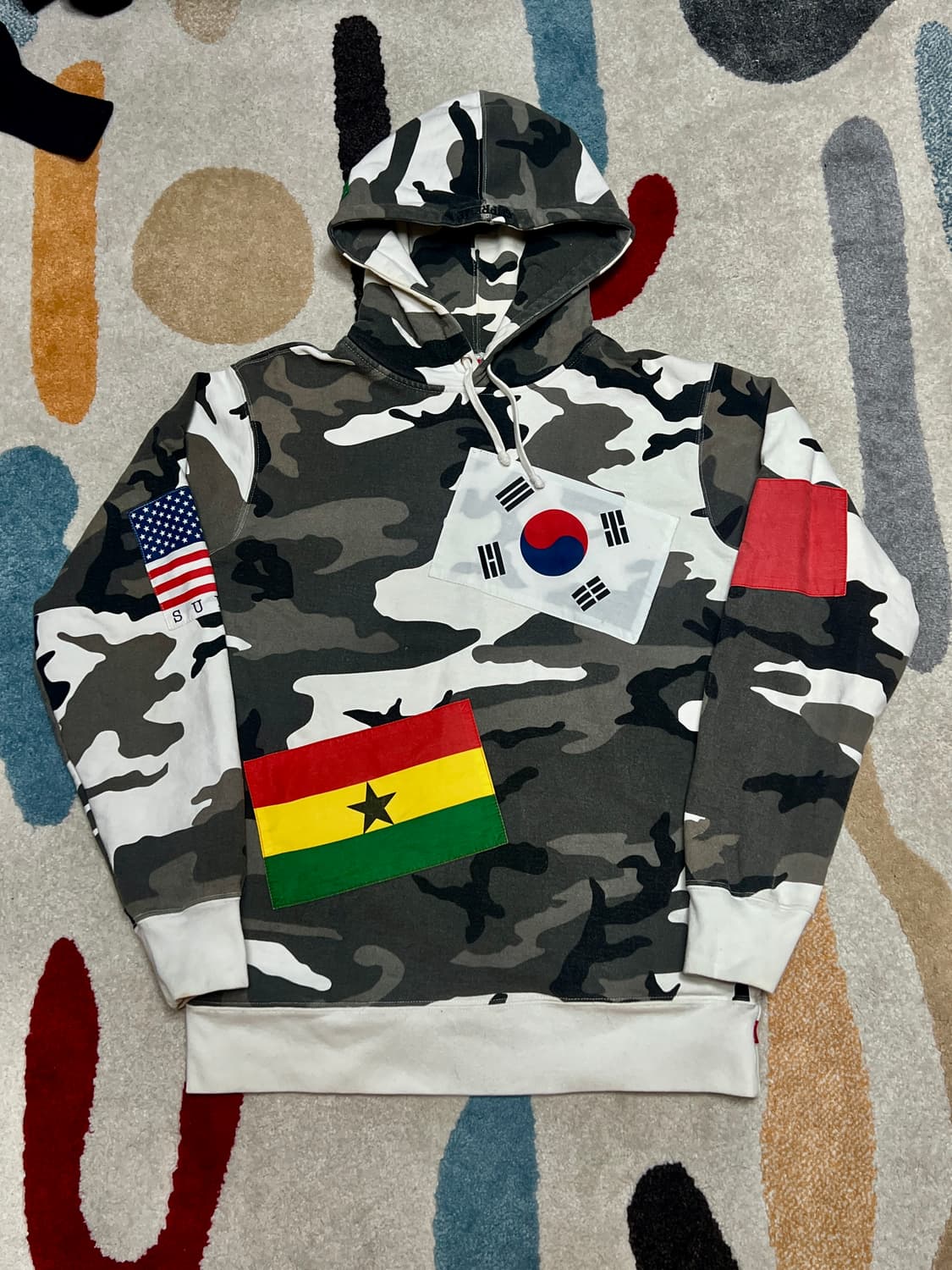 13fw 슈프림 만국기 카모 후드티 L 상품이미지1