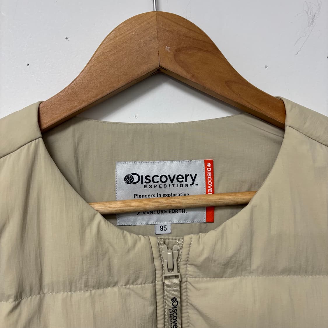 디스커버리 베이지 픽토르U 경량 패딩 상품이미지4