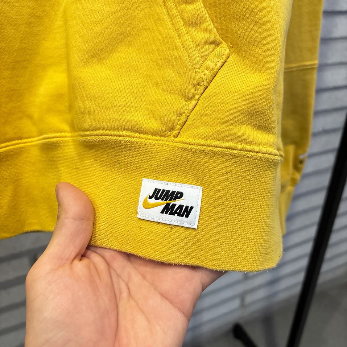 NIKE 나이키 에어조던 점프맨 로고 스웻셔츠 캥거루포켓 디테일 옐로우 상품이미지6