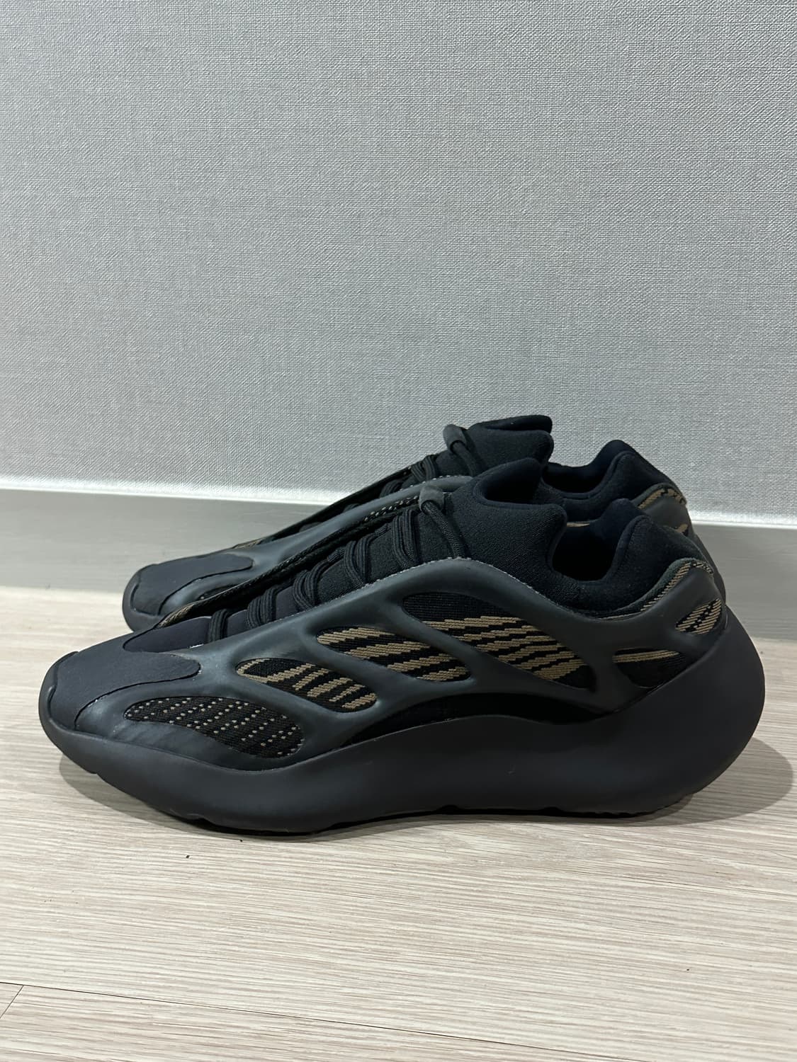 yeezy 700 v3 클레이브라운  상품이미지5