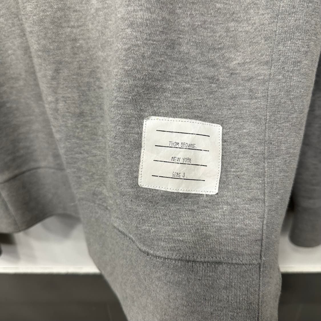 톰브라운 사선완장 맨투맨 상품이미지2