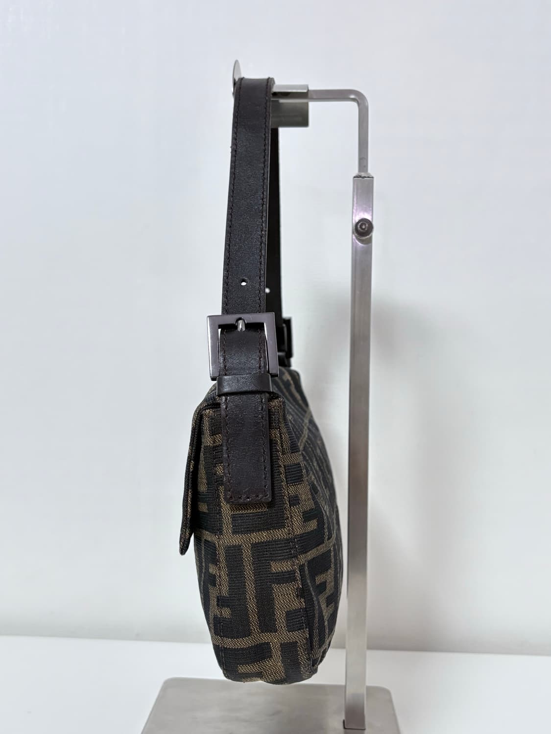 펜디 주카 바게트백 상품이미지3