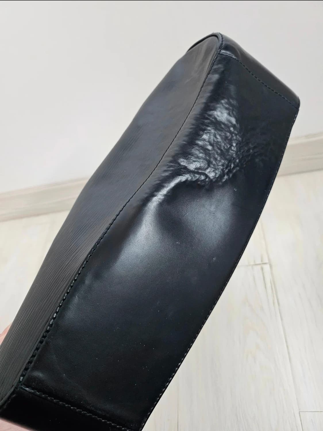 정품) 루이비통 에삐 자스민 탑 핸들 레더 토트백 판매합니다 상품이미지5