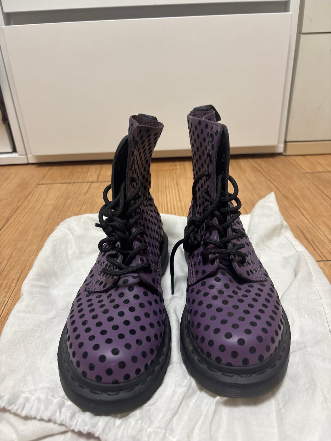 Dr.Martens 닥터마틴 8홀 땡땡이  상품이미지1