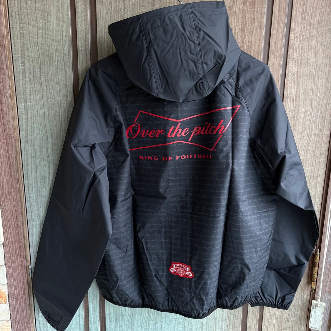 [새상품]오버더피치 버드와이저 월드컵에디션 레인자켓 블랙 상품이미지2