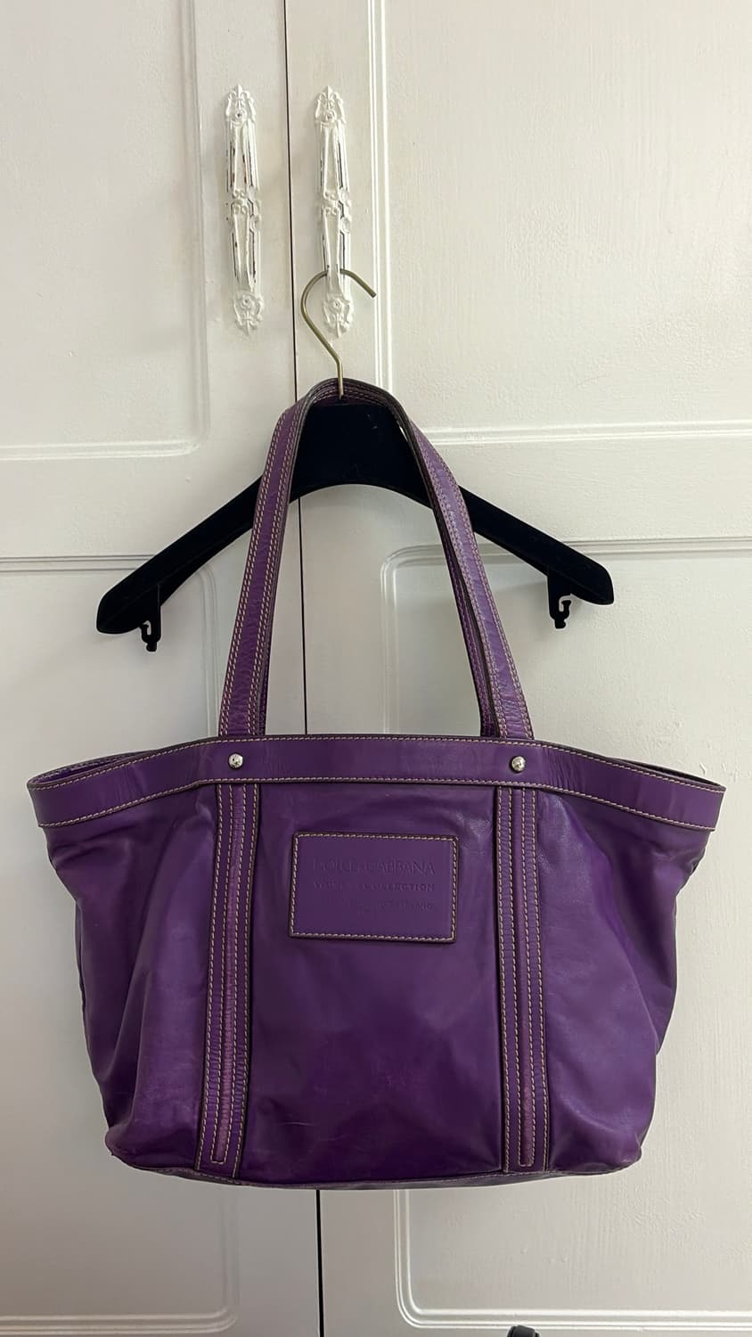 돌체앤가바나 보라색 가죽 토트백 정품 상품이미지1