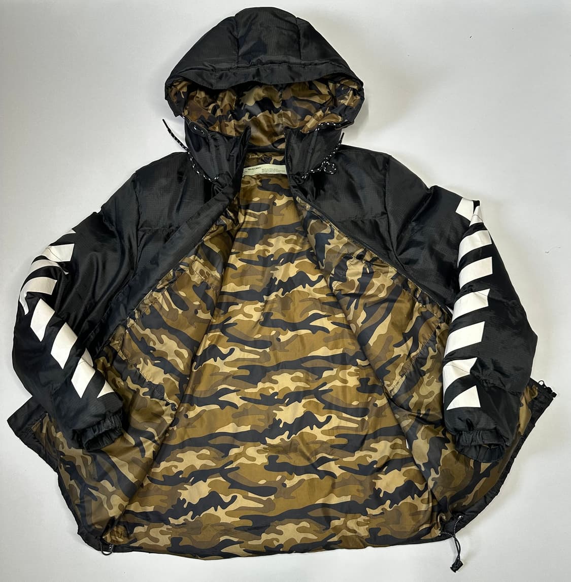 오프화이트 블랙 패딩 점퍼 상품이미지2