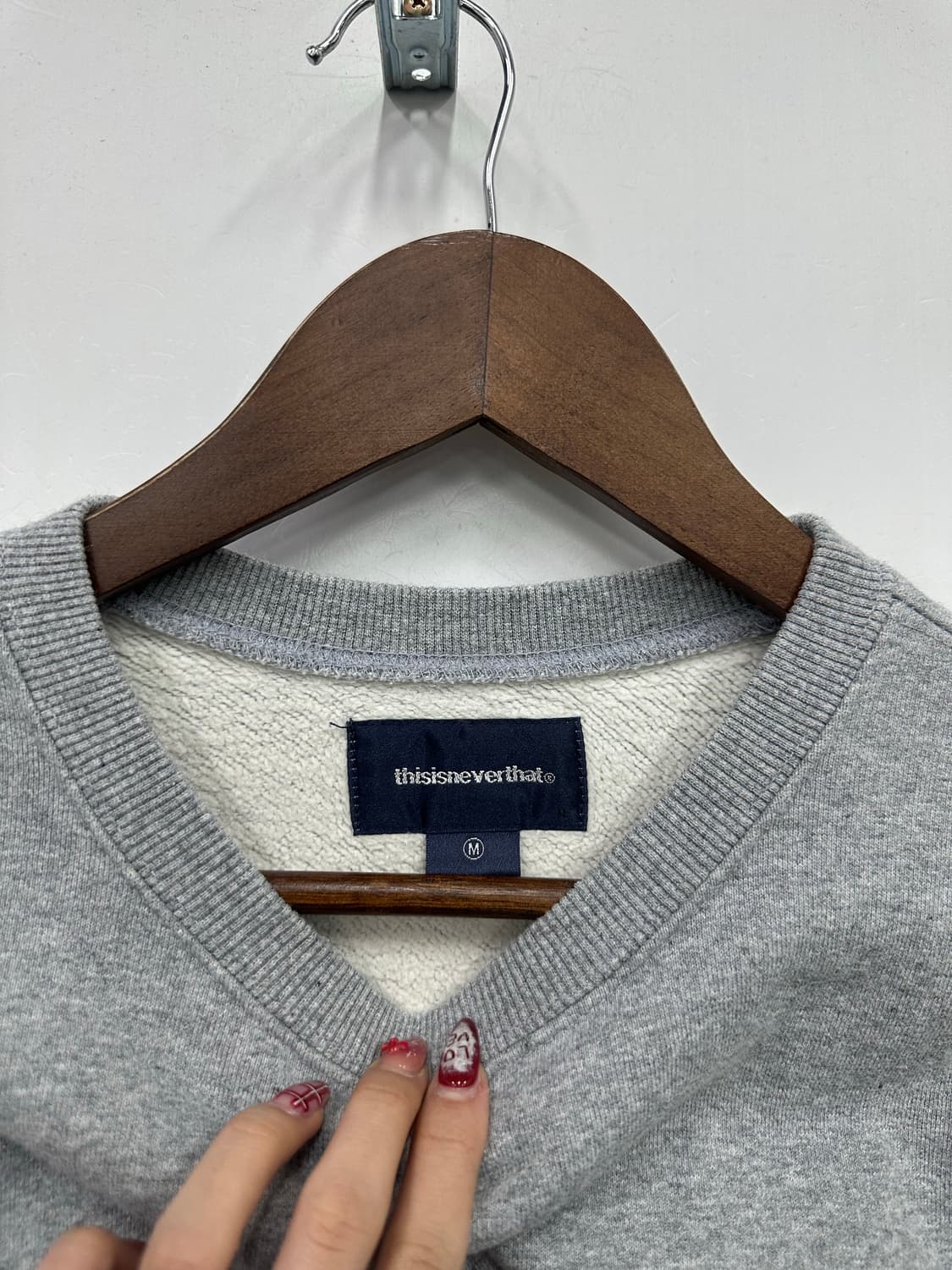 디스이즈네버댓 그레이 맨투맨  상품이미지2