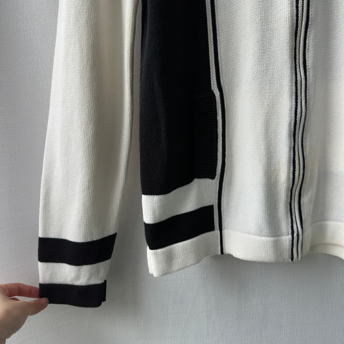 돌체앤가바나 로고 자수 니트 집업 가디건 블랙 화이트 95 상품이미지3