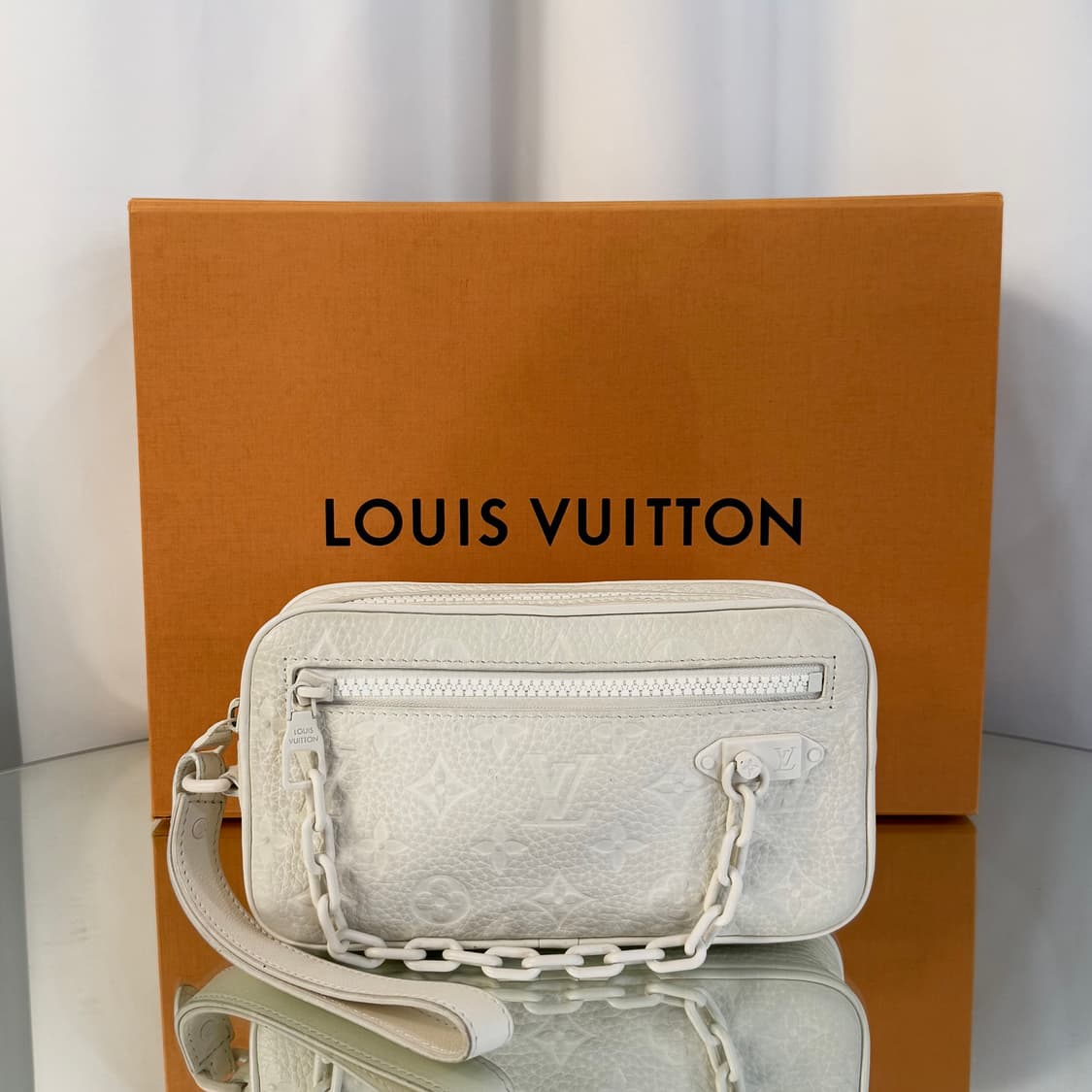 [정품] 루이비통 버질아블로 토뤼옹 볼가 파우치 상품이미지1