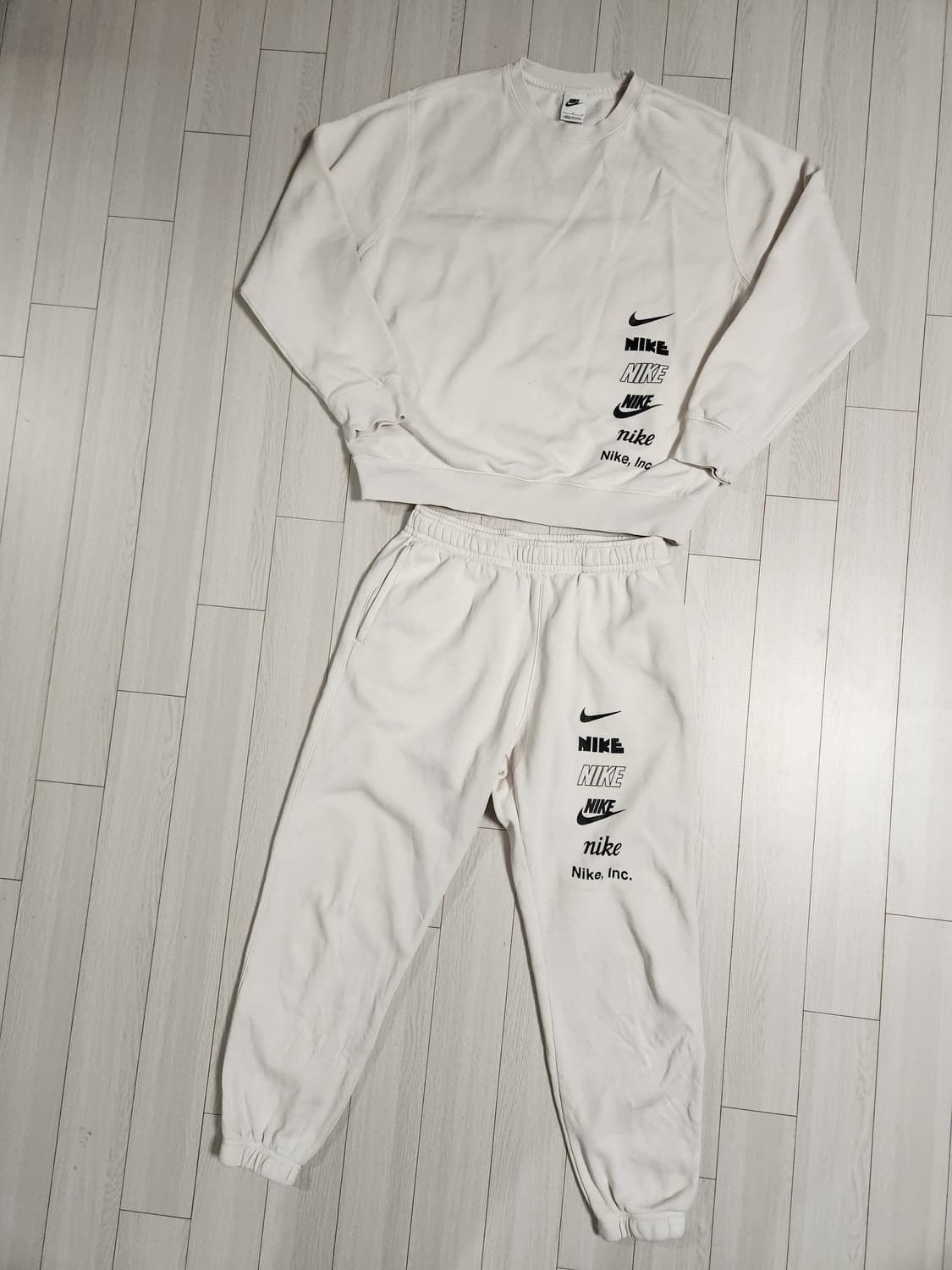 나이키 클럽 플리스 트레이닝복 상하의 세트 사이즈100 L(기모)

나이 상품이미지1