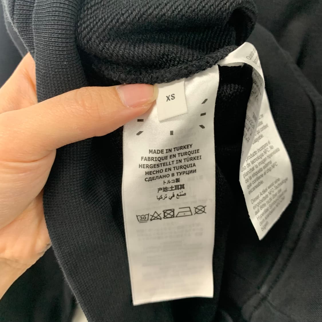 알렉산더맥퀸 블랙 크롭 맨투맨 상품이미지7