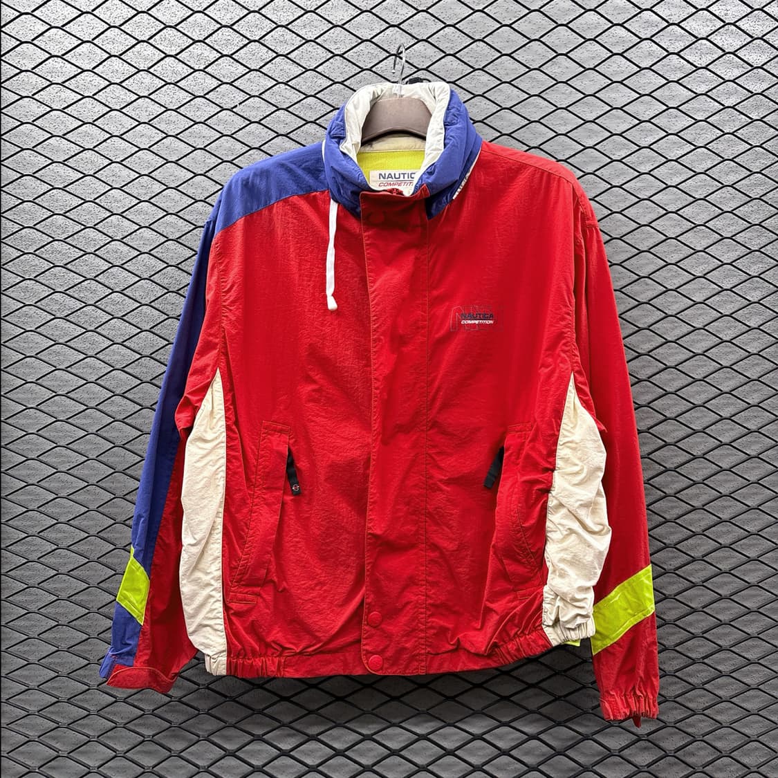 노티카 컴페티션 마운틴파카 컬러블럭 그래픽 디테일 레드 상품이미지2