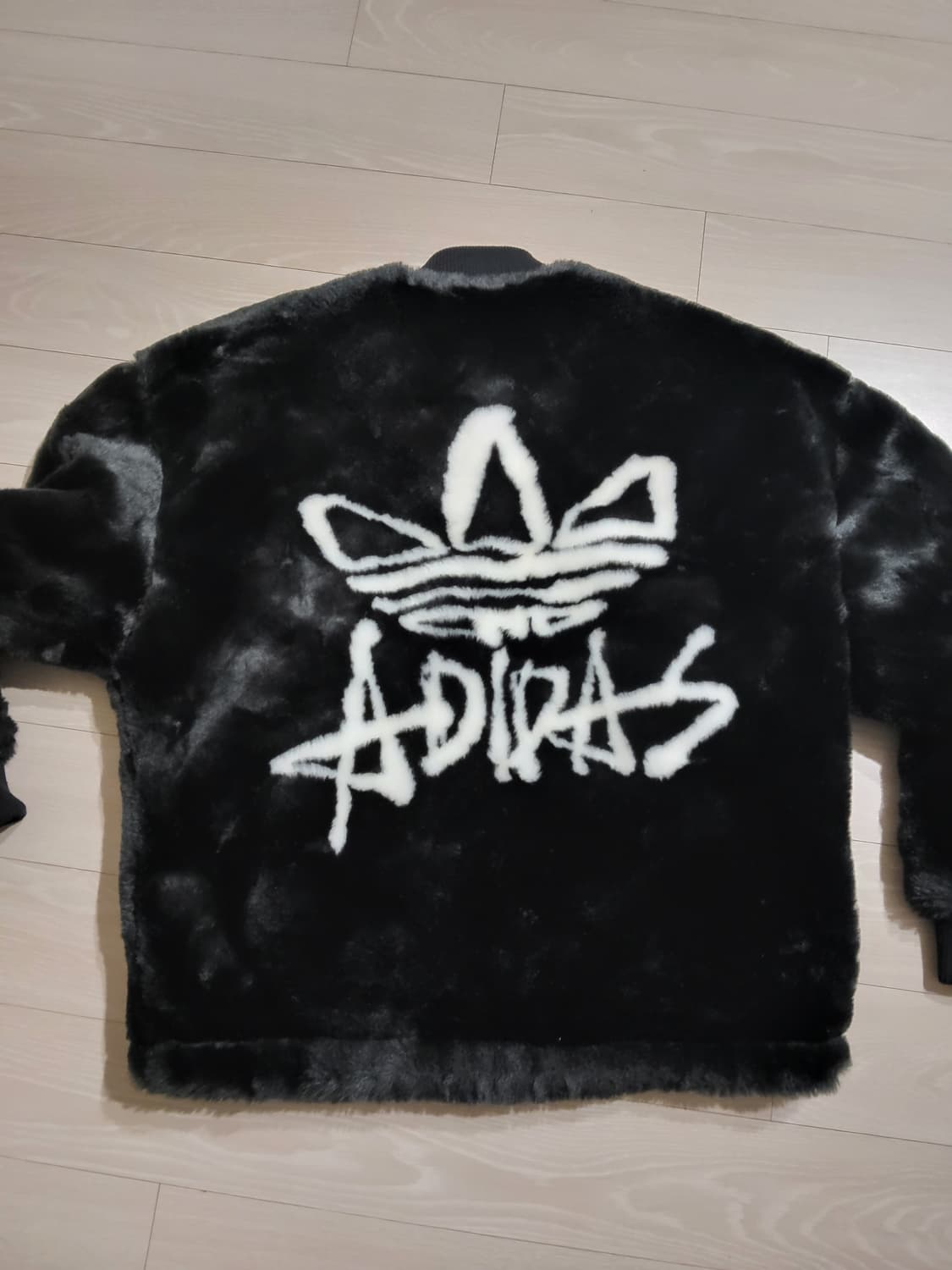 아디다스 블랙 퍼 자켓 상품이미지2