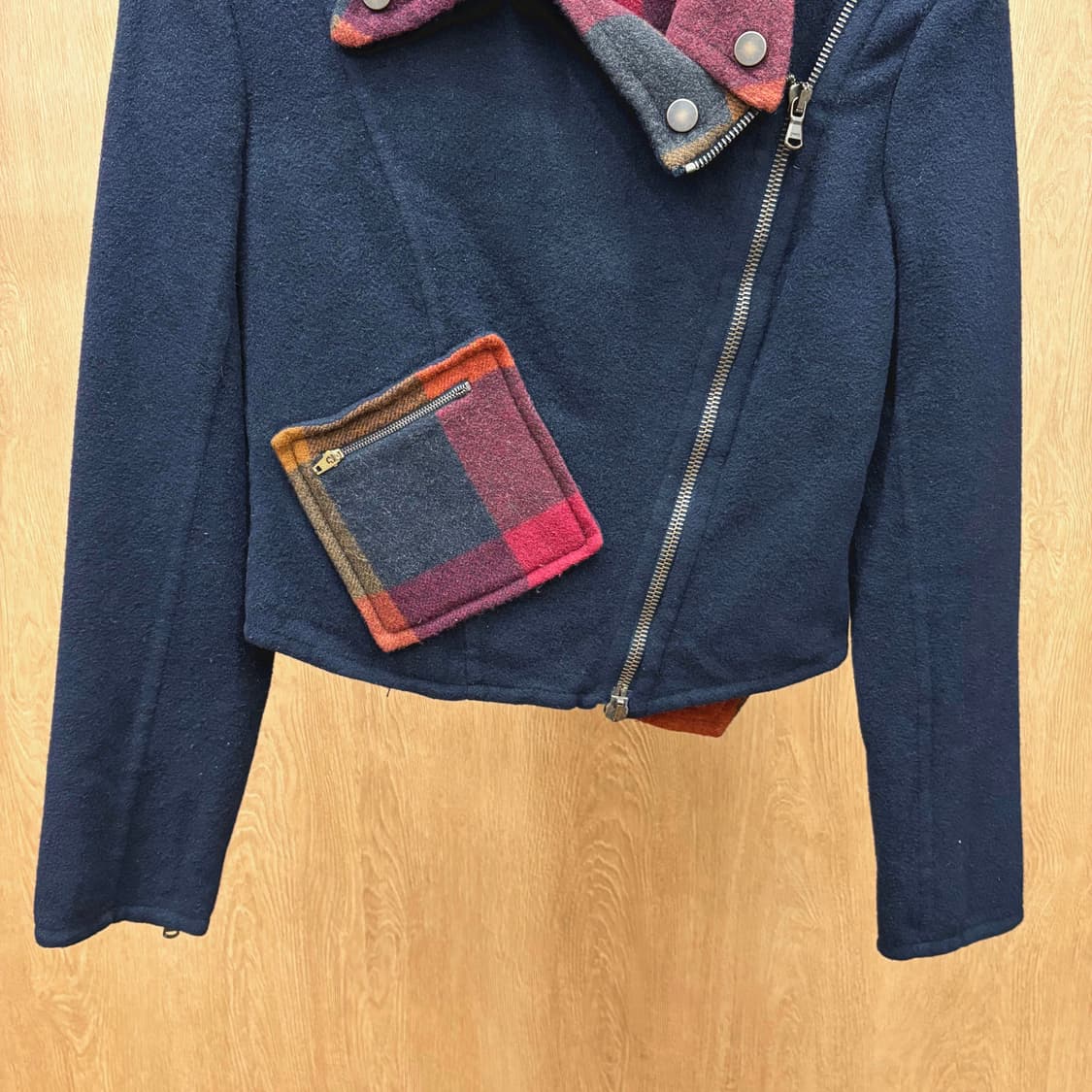 막스마라 스포트막스 라이더 자켓 체크 배색 카라 포켓 디테일 블랙 상품이미지5