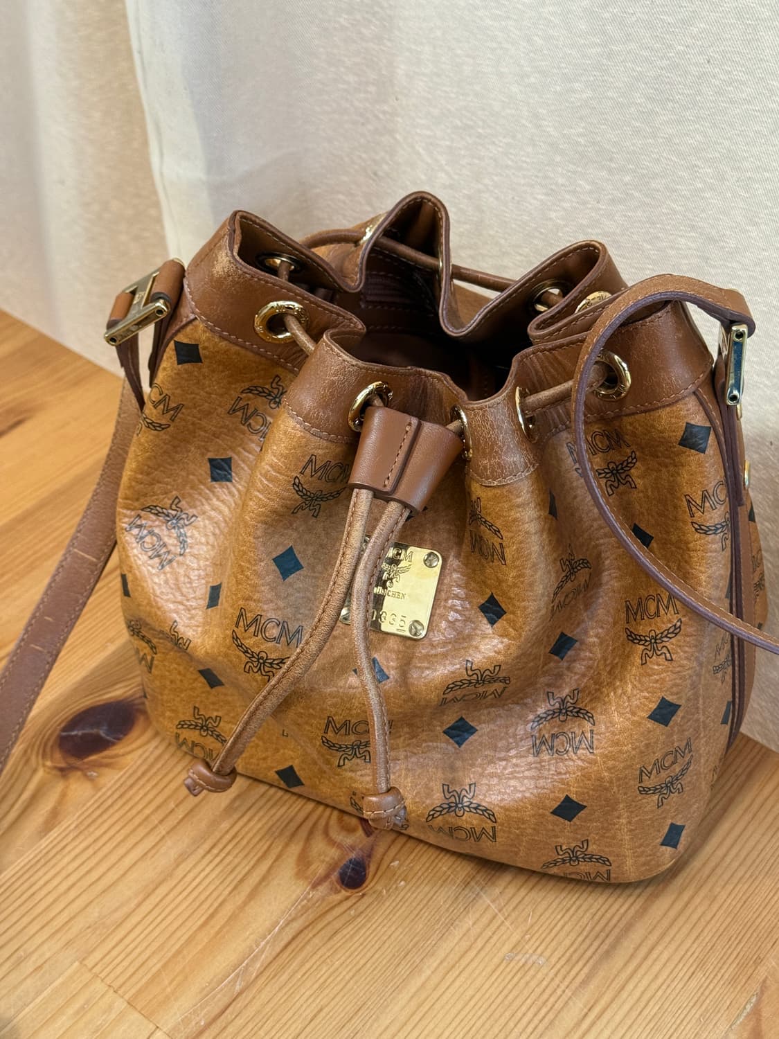 mcm 엠씨엠 정품 여성 가방 복조리백 트로스백 숄더백 상품이미지2
