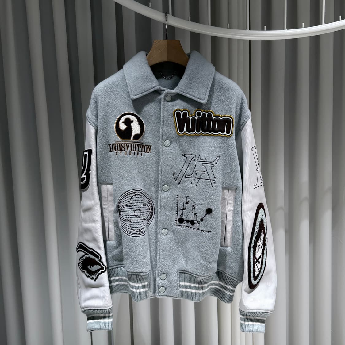 52 / 루이비통 멀티패치 키드슈퍼 아쿠아레더 바시티 상품이미지1