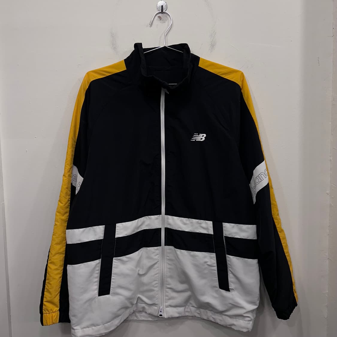 뉴발란스 올드스쿨 배색 래글런 오버핏 바람막이 상품이미지2