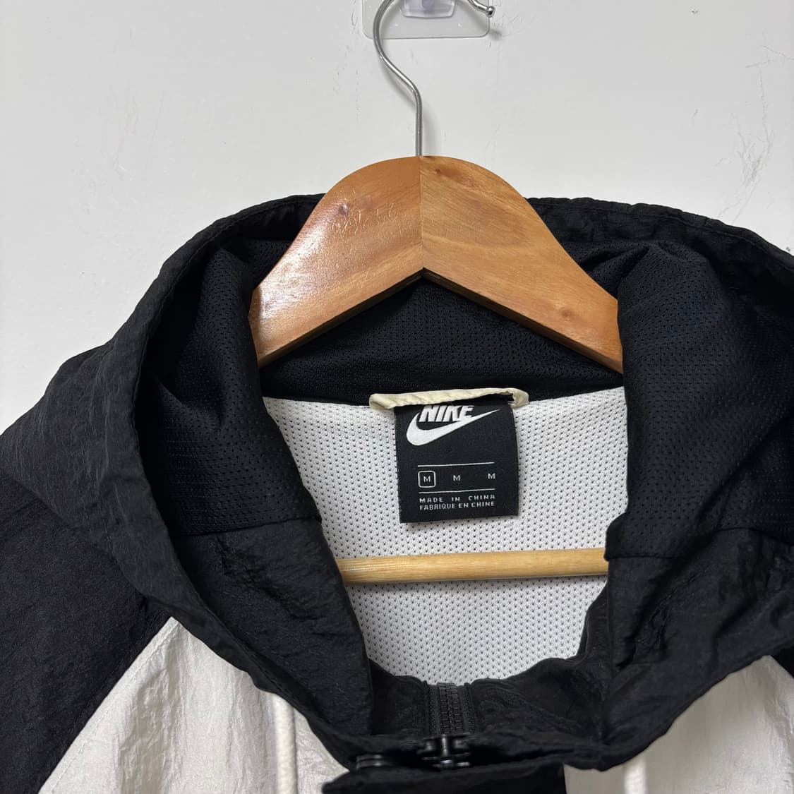 나이키 더블스우시 검흰 바람막이 상품이미지5