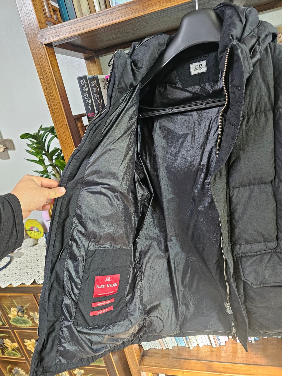 정말 깨끗함 씨피 CP컴퍼니 검정 패딩 팔아요 다운 상품이미지5