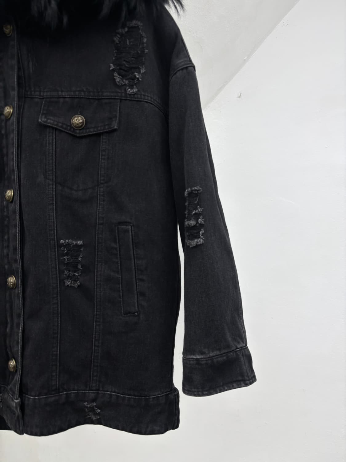 Fur trimmed distressed denim jacket  상품이미지8
