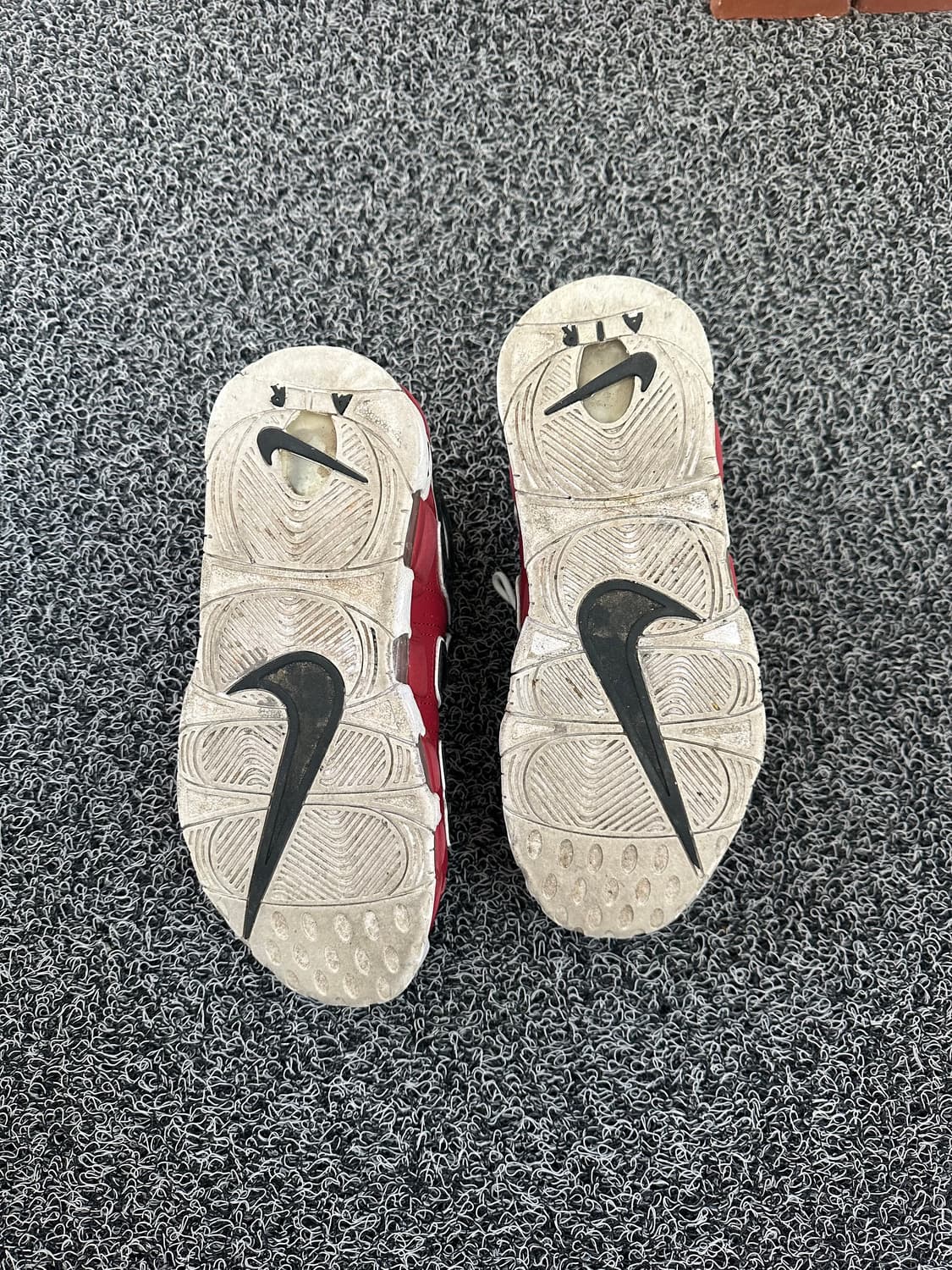 나이키 에어 모어 업템포 레드 275mm 상품이미지5