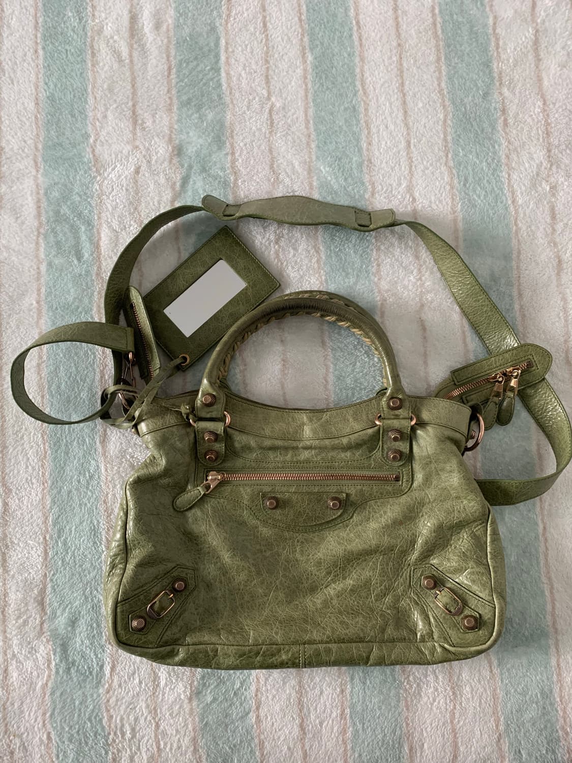 발렌시아가 시티백 모터백 올리브 컬러 정품 상품이미지1