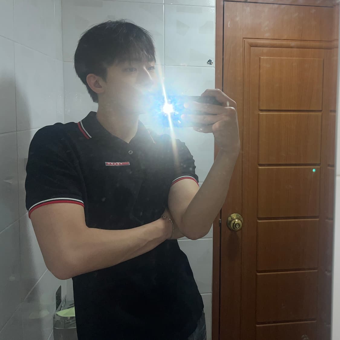 프라다 레드텝 폴로 반팔티 블랙 상품이미지1