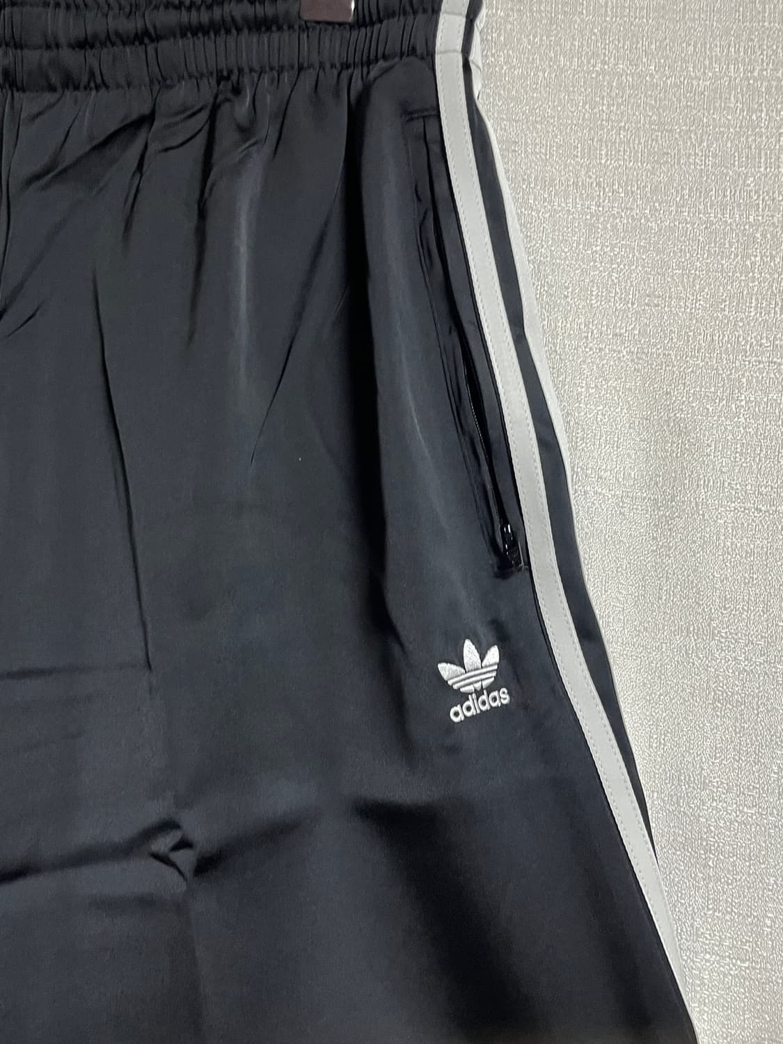 새상품 아디다스 새틴 와이드 레그 트랙팬츠 A40  상품이미지3