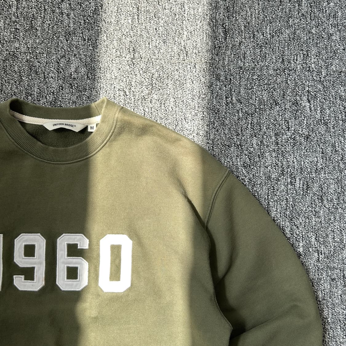 유니폼브릿지 카키 1960 맨투맨 상품이미지2