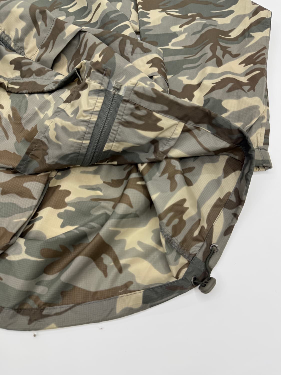 UNIQLO 카모플라주 후드 윈드브레이커 상품이미지5