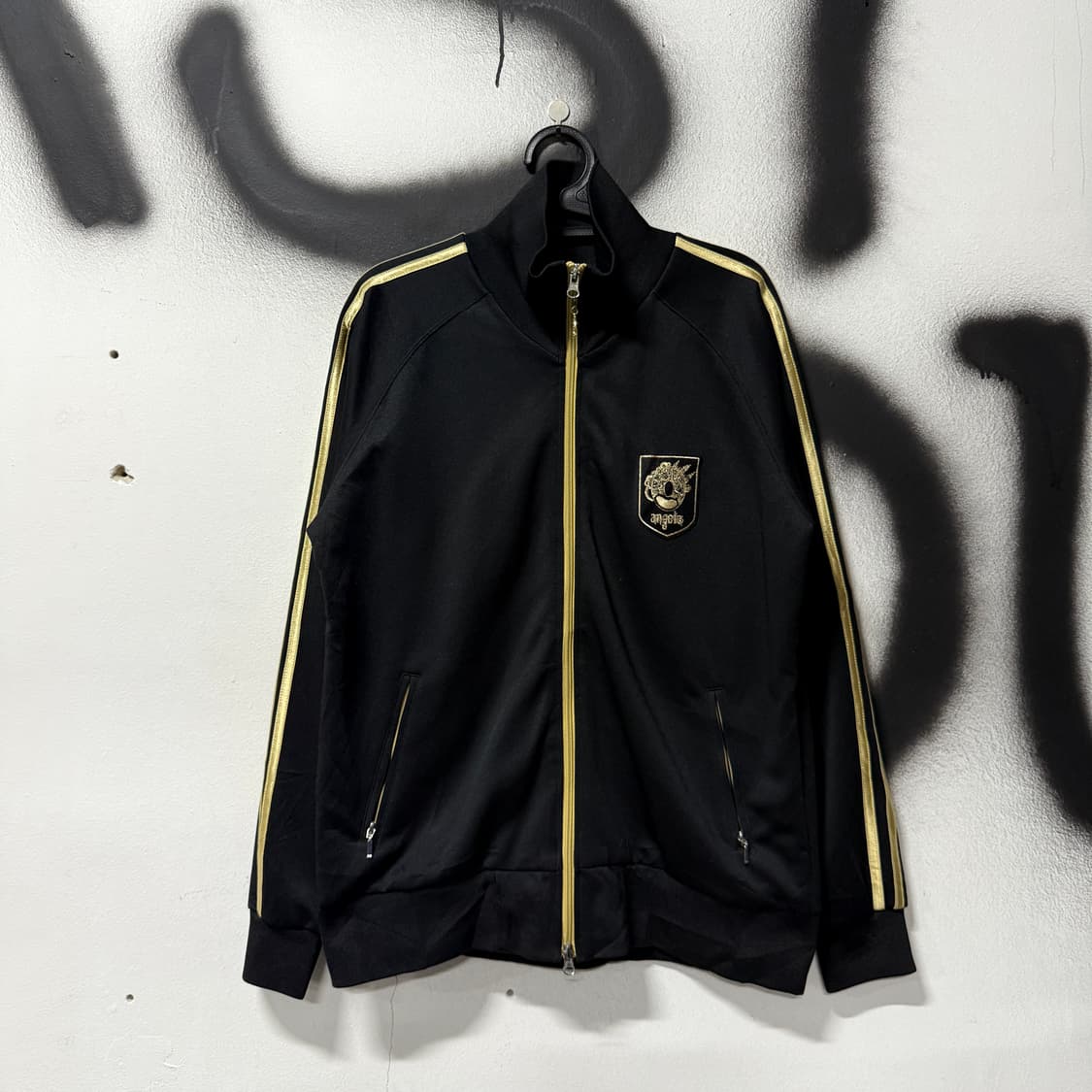 UnitedAthle Angela 10th 투어 굿즈 금장 집업 져지 상품이미지2