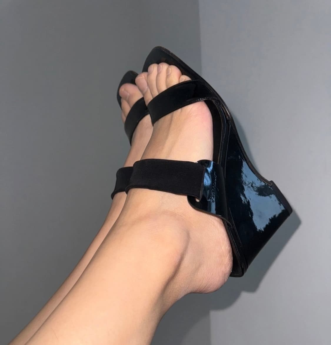 Salvatore Ferragamo Patent Leather Wedge 상품이미지1