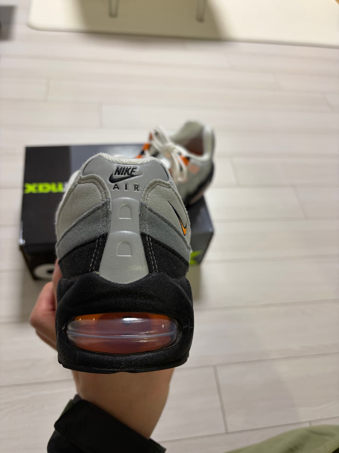 나이키 에어맥스95 big kids 브라이트 만다린 상품이미지4