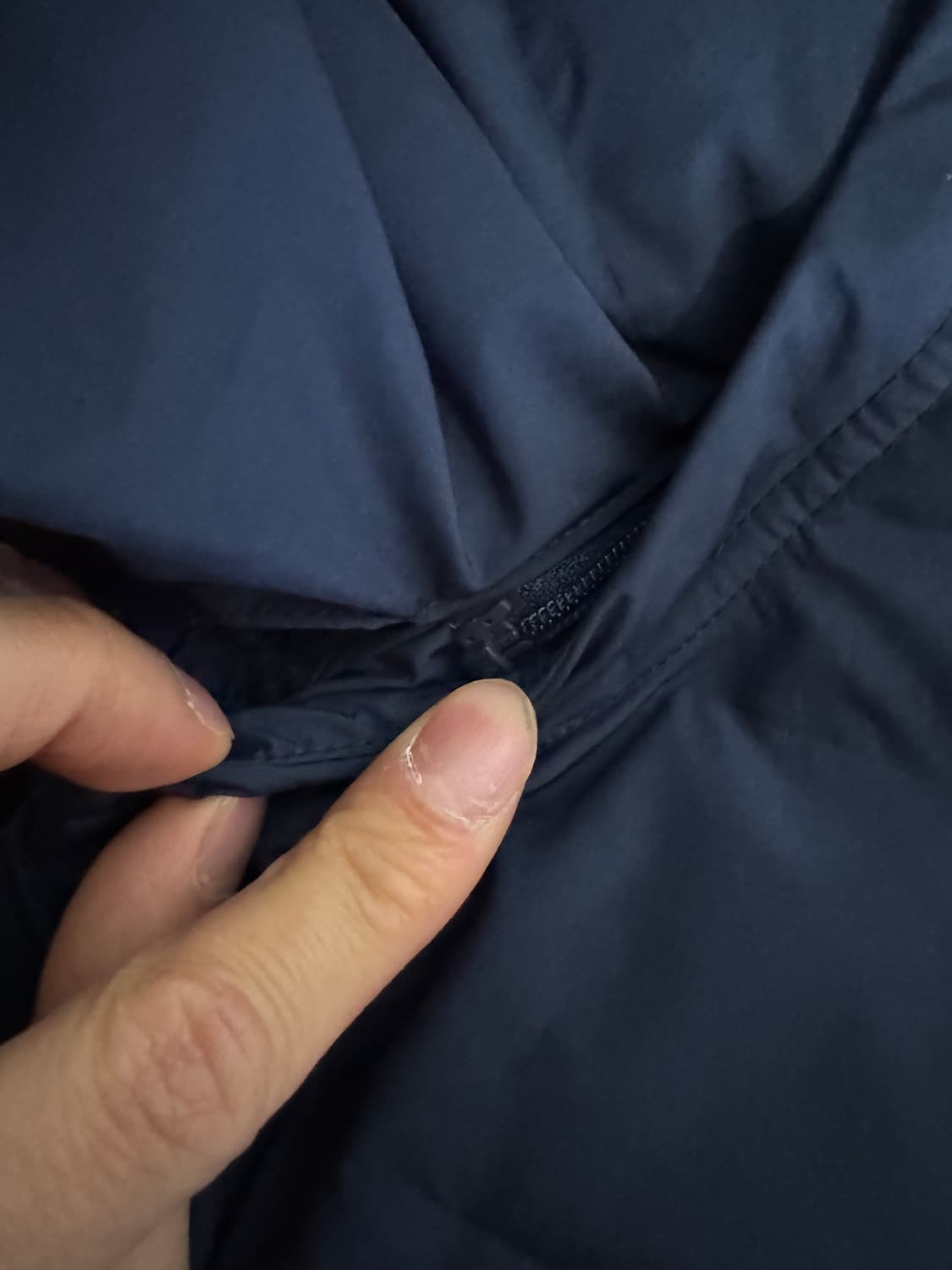 여성 유니클로 U라인 미니멀 경량 다운 자켓 M 네이비 상품이미지3