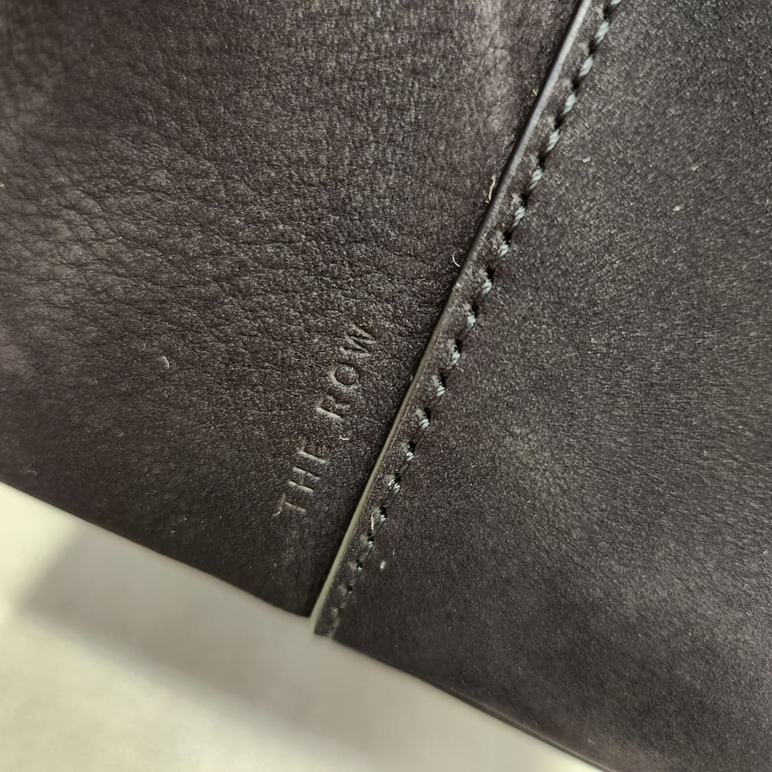 더로우 테라스백 누벅 블랙 스웨이드 (라올스 정품 감정서) 상품이미지9