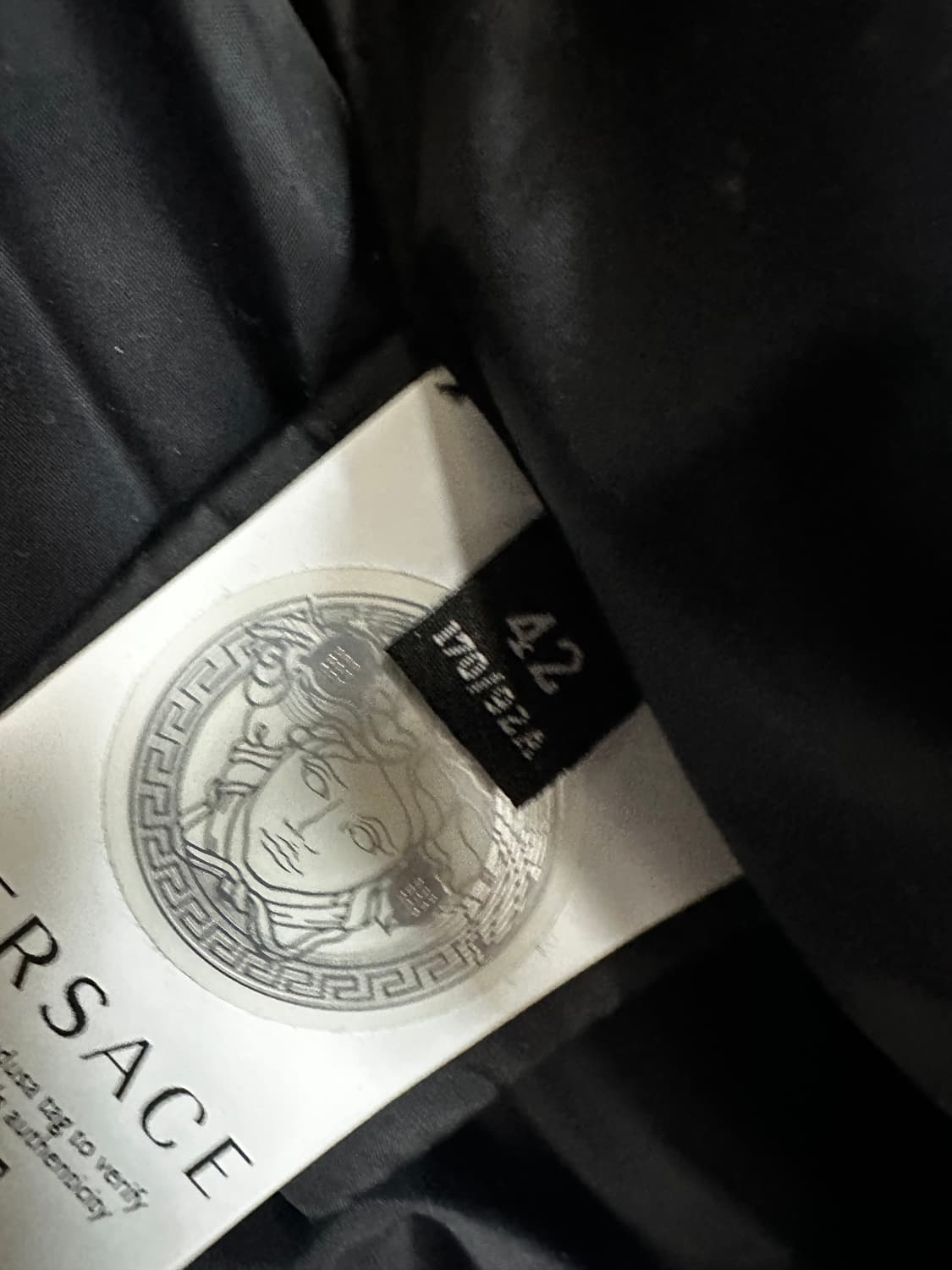 베르사체 여성 바로코 패턴 금장 버튼 패딩 자켓(크롭 오버핏) 상품이미지5