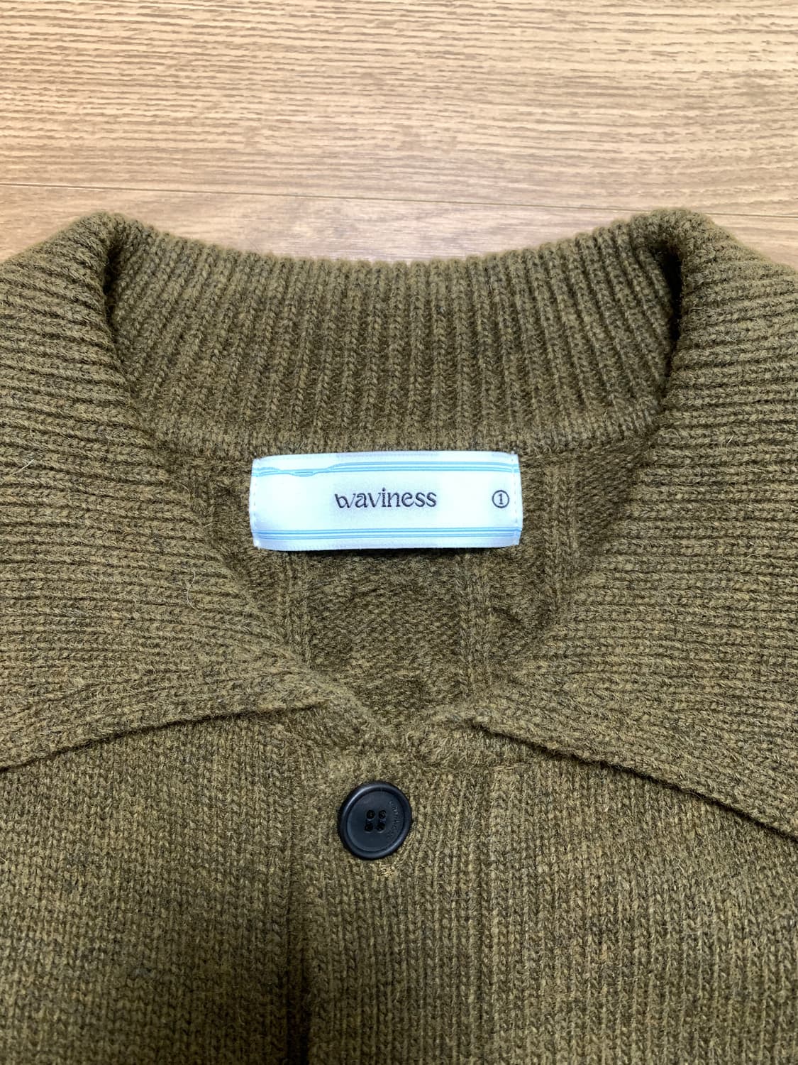 웨이비니스 라벨 포인트 카라 가디건 1사이즈 카키브라운 상품이미지2